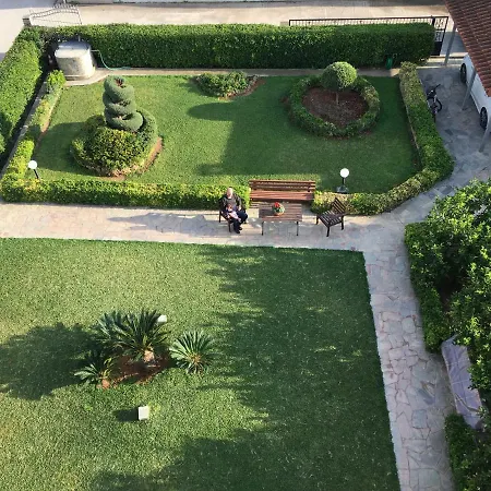 Maria's Garden Apartment