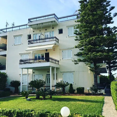 Maria's Garden Apartment *